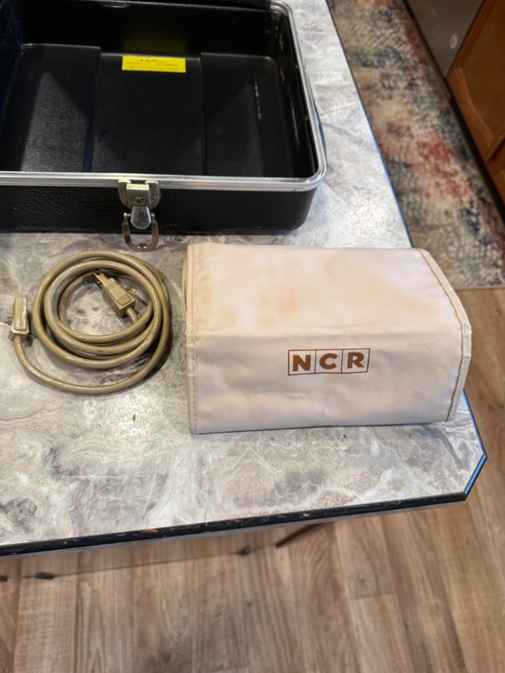 VINTAGE NCR (petite) Electronic Calculator with soft cover and hard cover case - Picture 4 of 9